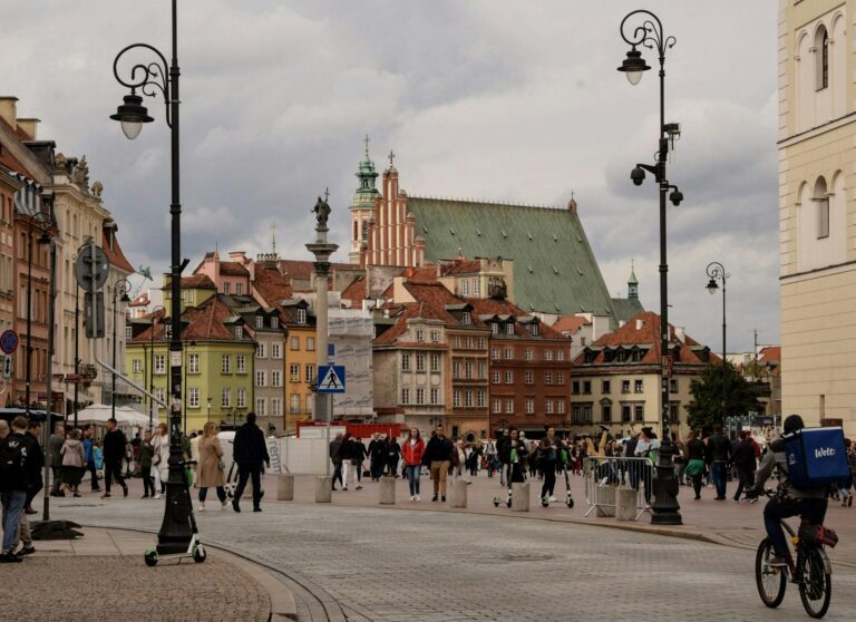 Bariery miejskie - więcej niż stal i farba. Jak mała architektura kształtuje wielkie miasta
